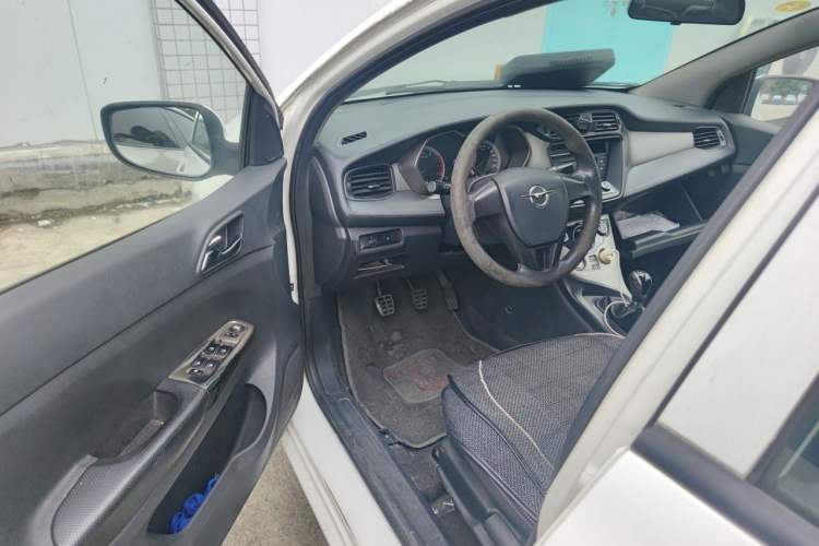 Used Haima M3 2017 1.5L Manual Fashion Edition Driver Seat