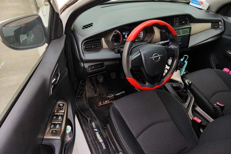 Used Haima M3 2017 1.5L Manual Fashion Edition Driver Seat