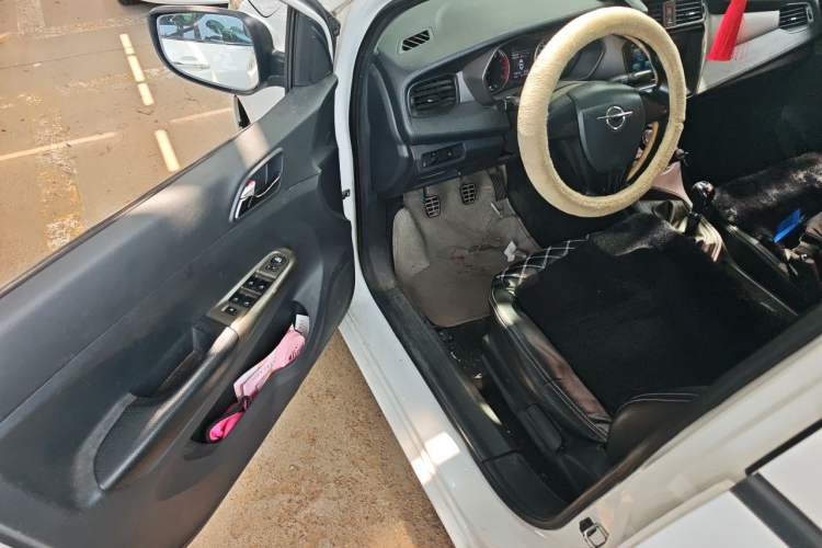 Used Haima M3 2017 1.5L Manual Fashion Edition Driver Seat