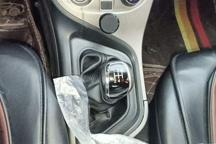 Used Haima M3 2017 1.5L Manual Fashion Edition Gear Lever