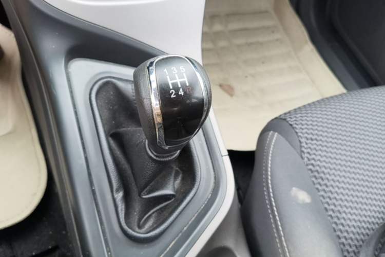 Used Haima M3 2017 1.5L Manual Fashion Edition Gear Lever