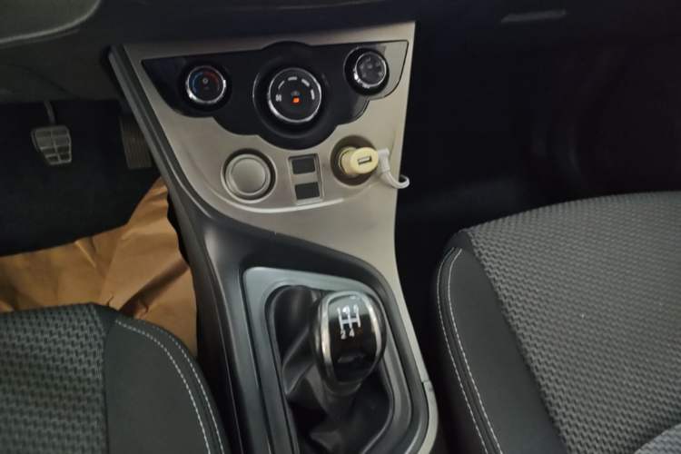 Used Haima M3 2017 1.5L Manual Fashion Edition Gear Lever