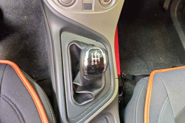 Used Haima M3 2017 1.5L Manual Fashion Edition Gear Lever
