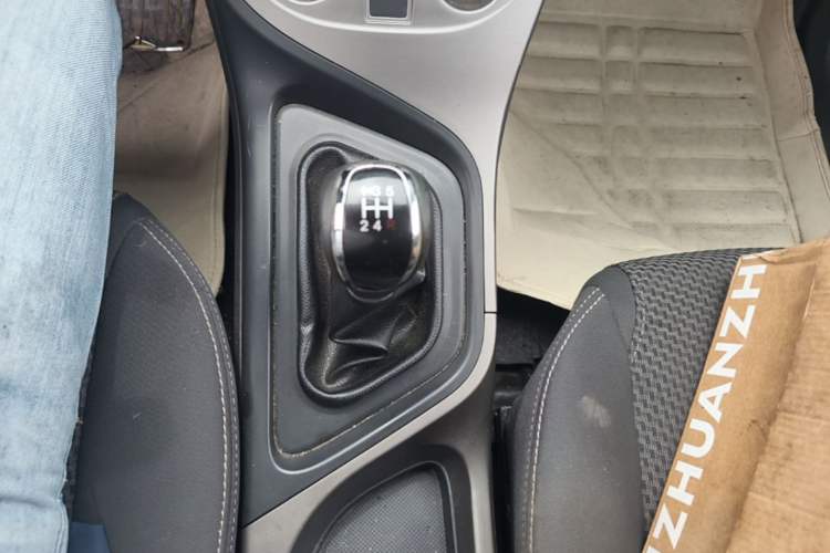 Used Haima M3 2017 1.5L Manual Fashion Edition Gear Lever