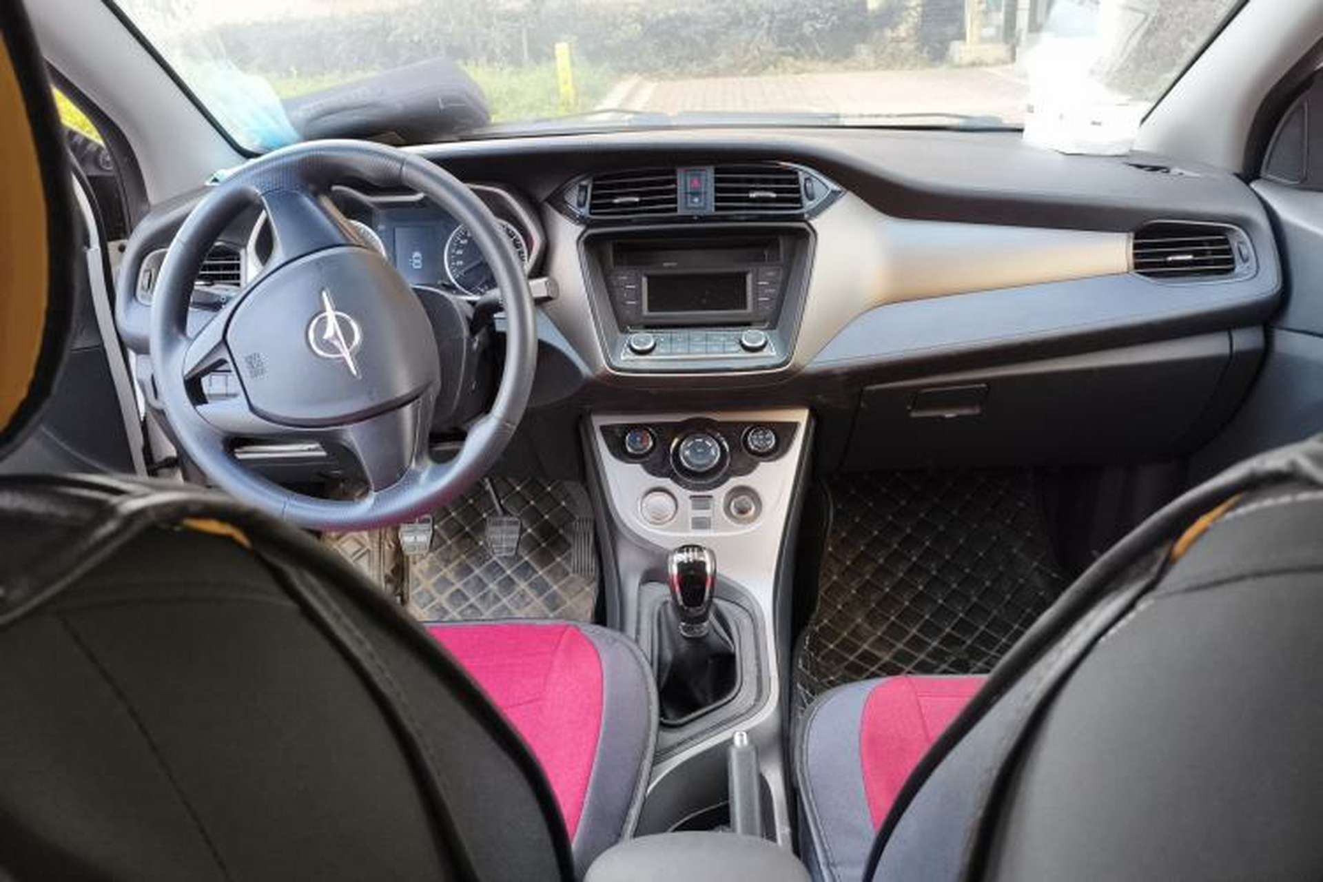 Used Haima M3 2017 1.5L Manual Fashion Edition Interior 2