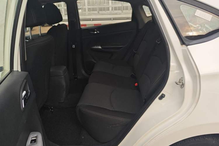 Used Haima M3 2017 1.5L Manual Fashion Edition Interior 2