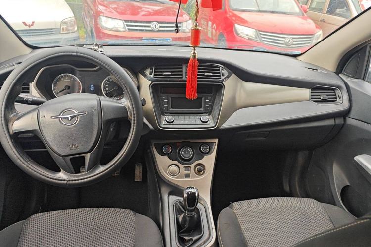 Used Haima M3 2017 1.5L Manual Fashion Edition Interior 3