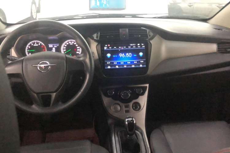 Used Haima M3 2017 1.5L Manual Comfort Model Interior 4