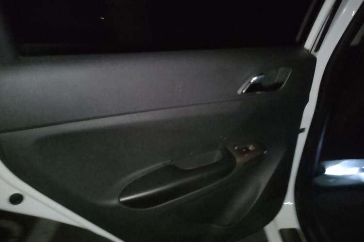 Used Haima M3 2017 1.5L Manual Comfort Model Interior 4