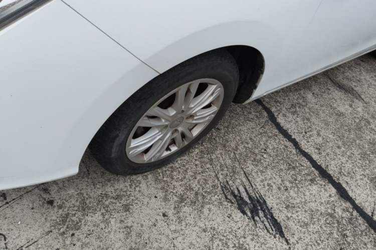 Used Haima M3 2017 1.5L Manual Fashion Edition Left Front Wheel Hub