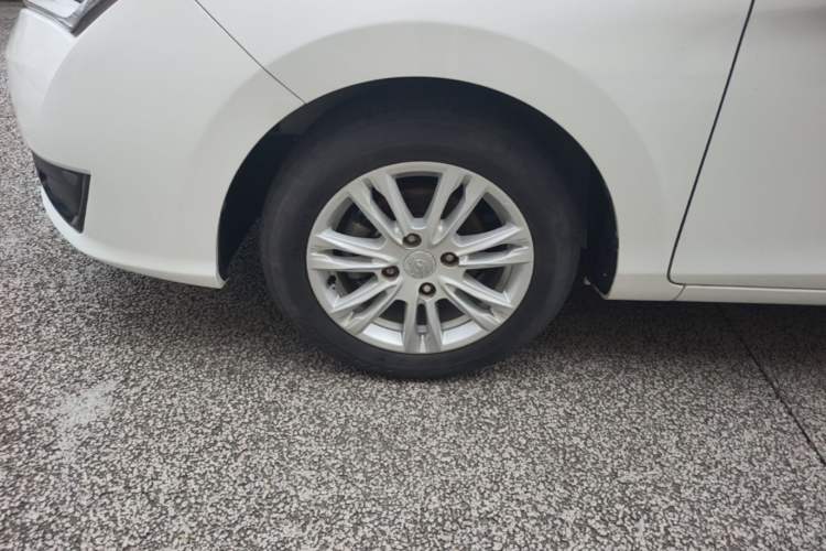 Used Haima M3 2017 1.5L Manual Comfort Model Left Front Wheel Hub