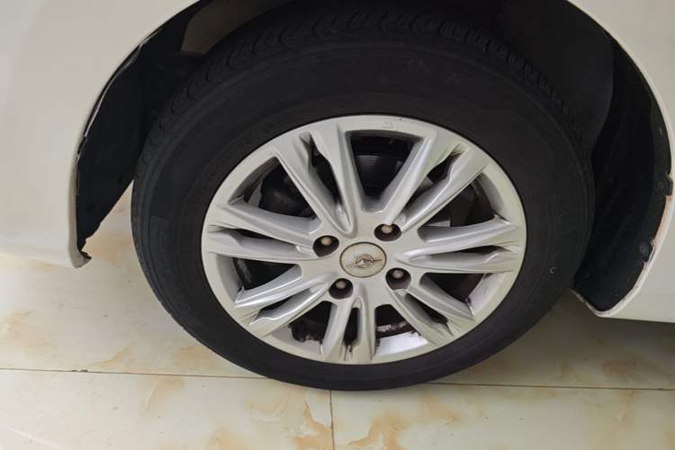 Used Haima M3 2017 1.5L Manual Fashion Edition Left Front Wheel Hub