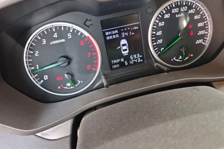 Used Haima M3 2017 1.5L Manual Fashion Edition Odometer Close Up