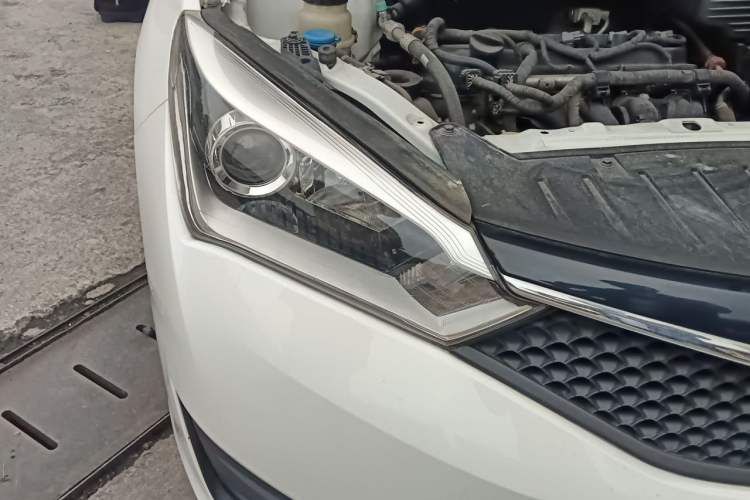 Used Haima M3 2017 1.5L Manual Fashion Edition Right Front Headlight