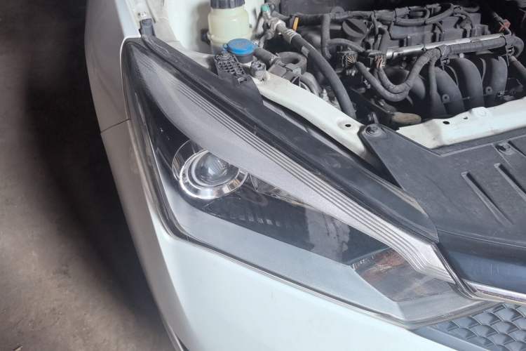 Used Haima M3 2017 1.5L Manual Comfort Model Right Front Headlight