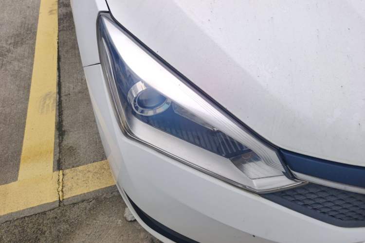 Used Haima M3 2017 1.5L Manual Fashion Edition Right Front Headlight