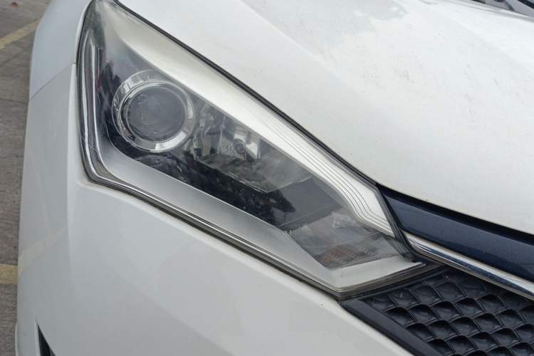 Used Haima M3 2017 1.5L Manual Comfort Model Right Front Headlight