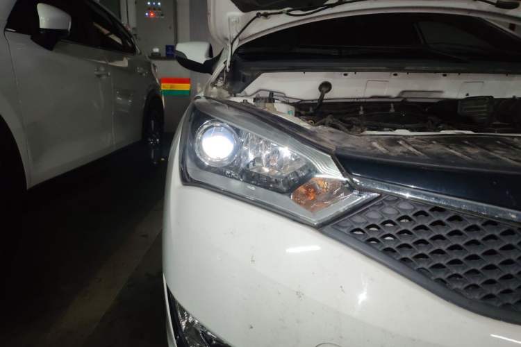 Used Haima M3 2017 1.5L Manual Comfort Model Right Front Headlight