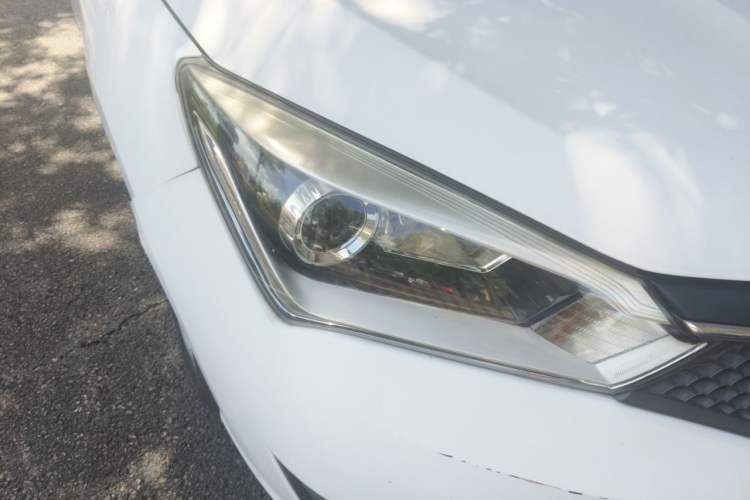 Used Haima M3 2017 1.5L Manual Fashion Edition Right Front Headlight