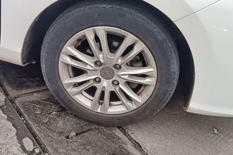 Used Haima M3 2017 1.5L Manual Fashion Edition Right Front Wheel Hub