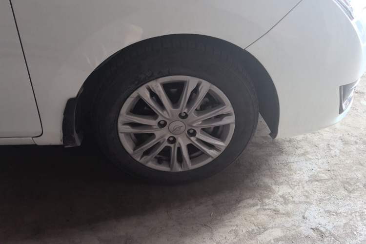 Used Haima M3 2017 1.5L Manual Comfort Model Right Front Wheel Hub
