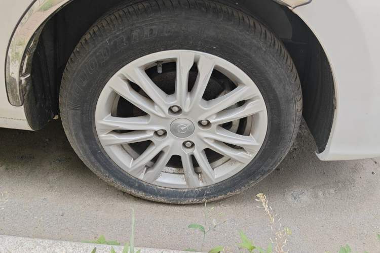 Used Haima M3 2017 1.5L Manual Fashion Edition Right Front Wheel Hub