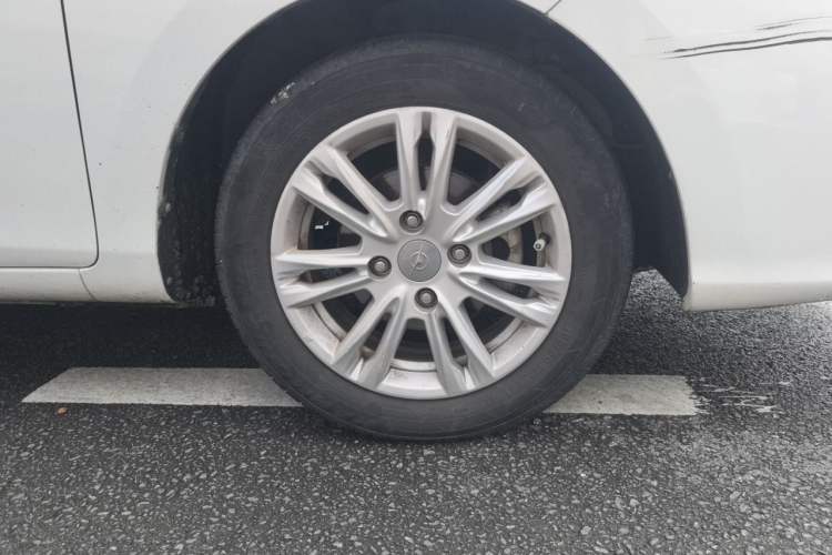 Used Haima M3 2017 1.5L Manual Comfort Model Right Front Wheel Hub