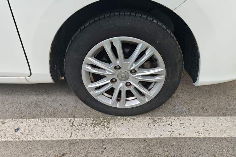 Used Haima M3 2017 1.5L Manual Fashion Edition Right Front Wheel Hub