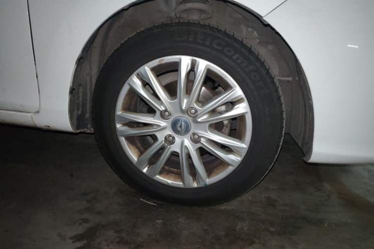 Used Haima M3 2017 1.5L Manual Comfort Model Right Front Wheel Hub