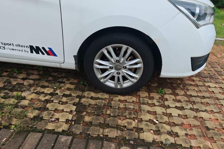 Used Haima M3 2017 1.5L Manual Fashion Edition Right Front Wheel Hub