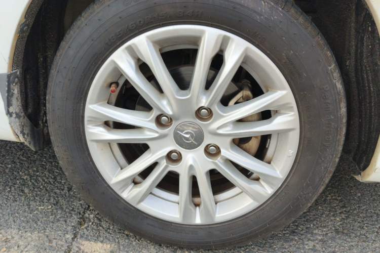 Used Haima M3 2017 1.5L Manual Fashion Edition Right Front Wheel Hub