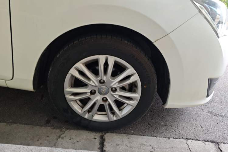 Used Haima M3 2017 1.5L Manual Fashion Edition Right Front Wheel Hub