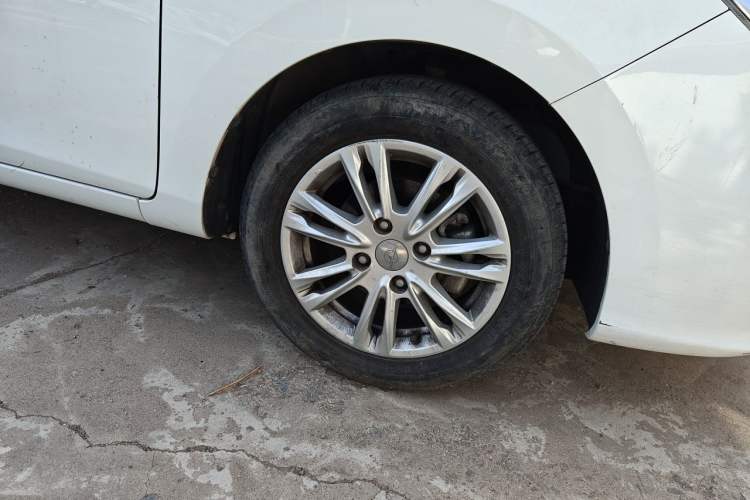 Used Haima M3 2017 1.5L Manual Luxury Version Right Front Wheel Hub
