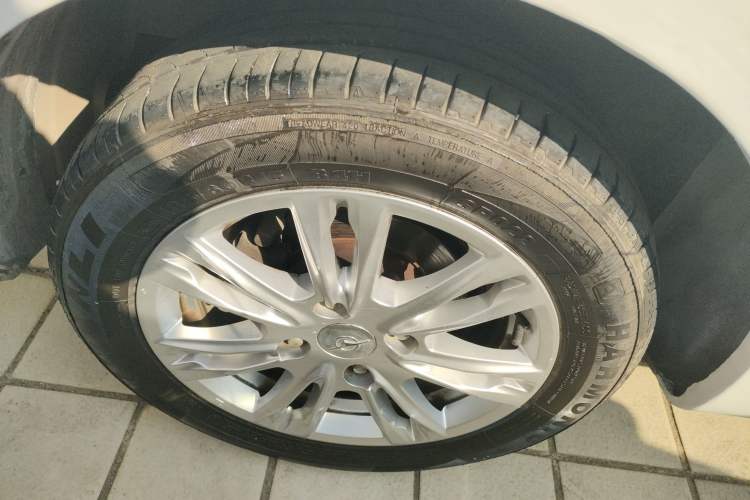 Used Haima M3 2017 1.5L Manual Comfort Model Right Rear Wheel Hub
