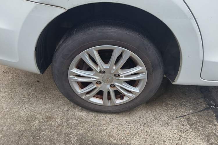 Used Haima M3 2017 1.5L Manual Fashion Edition Right Rear Wheel Hub