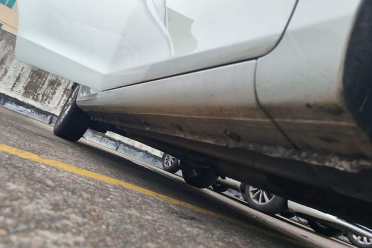Used Haima M3 2017 1.5L Manual Fashion Edition Right Side Sill