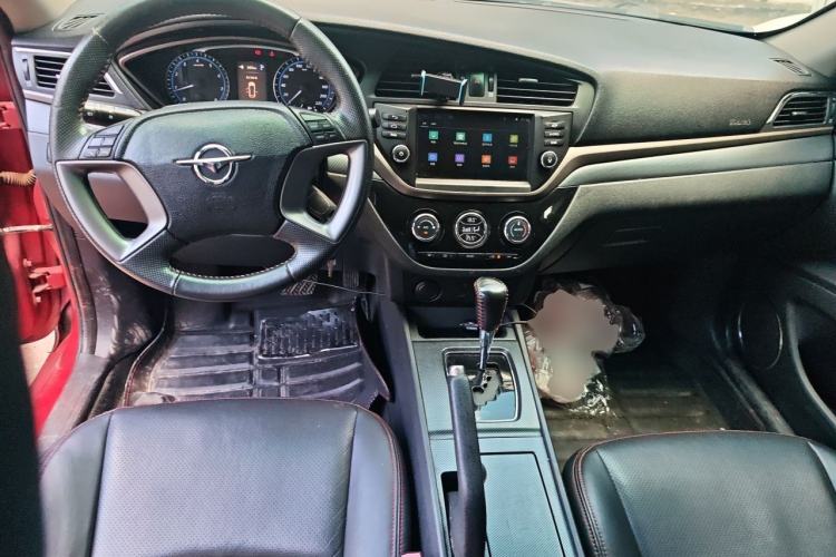 Used Haima M6 2015 1.5T CVT Sporty Smart Model Center Console