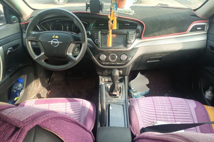 Used Haima M6 2015 1.5T Manual Luxury Model Center Console