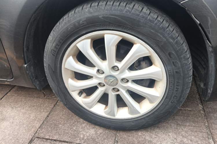 Used Haima M6 2015 1.5T Manual Luxury Model Right Front Wheel Hub