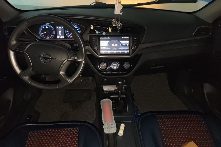 Used Haima M6 2015 1.5T CVT Sporty Smart Model Center Console
