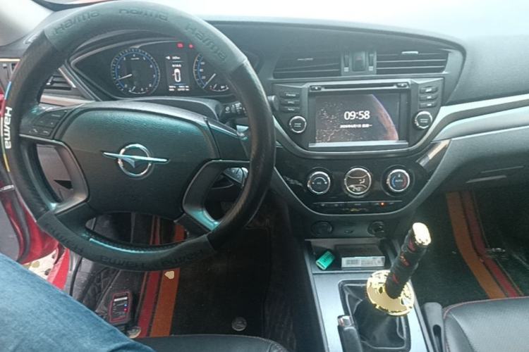 Used Haima M6 2015 1.5T Manual Luxury Model Center Console