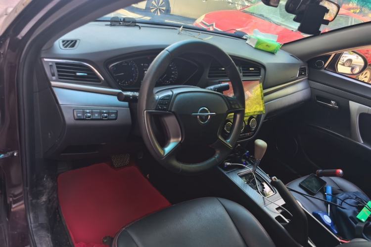 Used Haima M6 2015 1.5T CVT Sport Premium Model Center Console