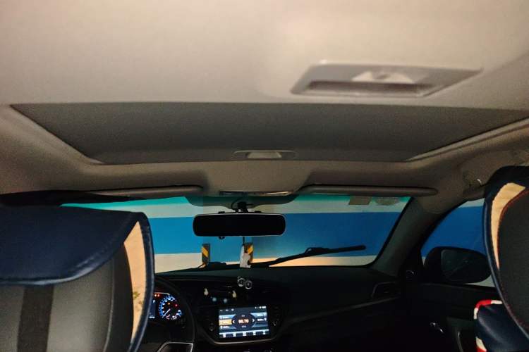 Used Haima M6 2015 1.5T CVT Sporty Smart Model Headliner
