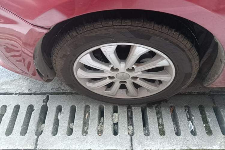 Used Haima M6 2015 1.5T Manual Luxury Model Left Front Wheel Hub