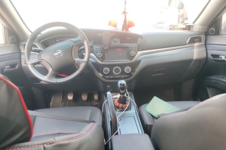 Used Haima M6 2015 1.5T Manual Luxury Model Center Console