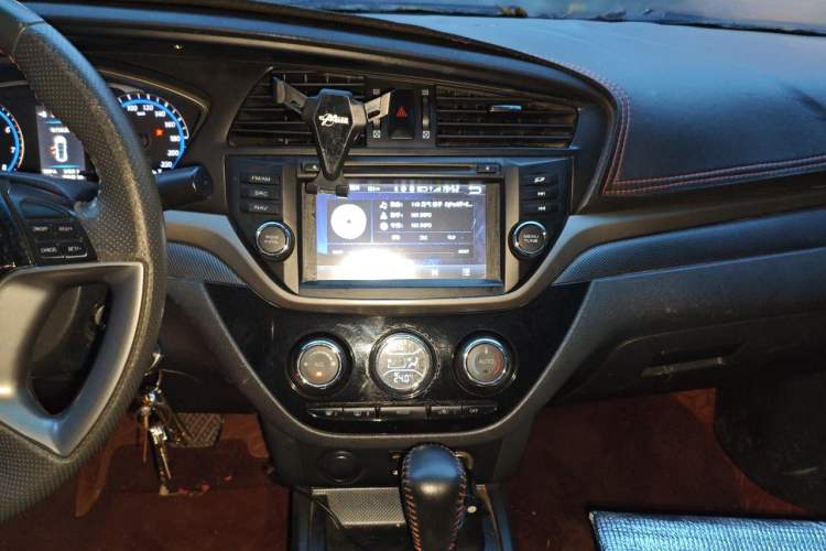Used Haima M6 2015 1.5T CVT Luxury Model Audio And AC Panel