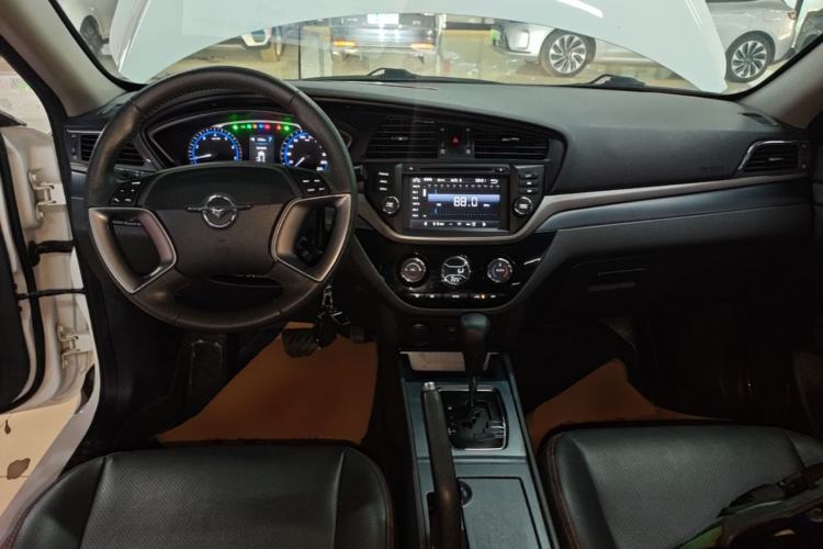 Used Haima M6 2015 1.5T CVT Luxury Model Center Console