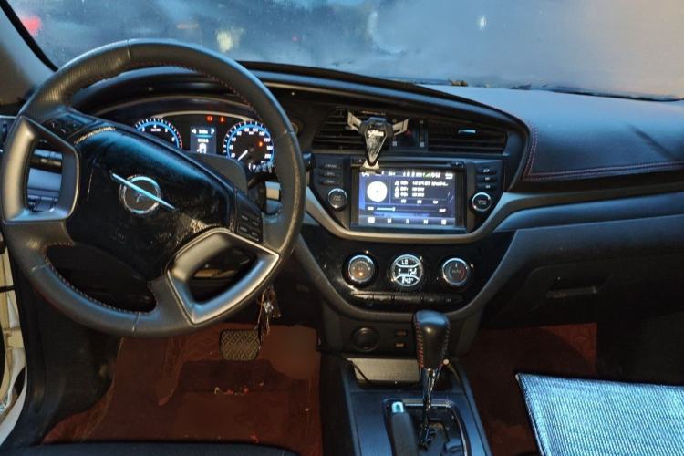 Used Haima M6 2015 1.5T CVT Luxury Model Center Console