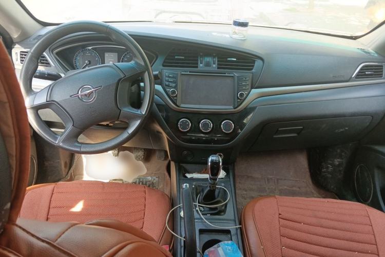 Used Haima M6 2015 1.5T Manual Comfort Model Center Console