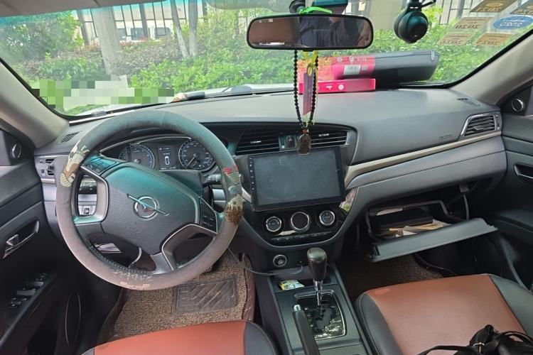 Used Haima M6 2015 1.5T CVT Luxury Model Center Console